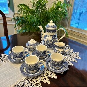VTG CHURCHILL BLUE WILLOW COFFEEPOT 4 CUPS & SAUCERS/SUGAR BOWL & LID/CREAMER